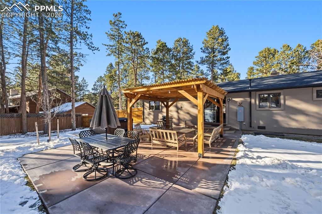 Image 29 of 40: with pergola and hot tub