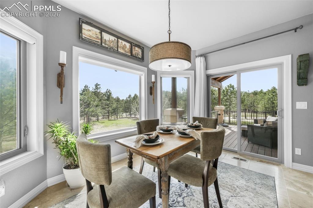 Image 11 of 50: Kitchen