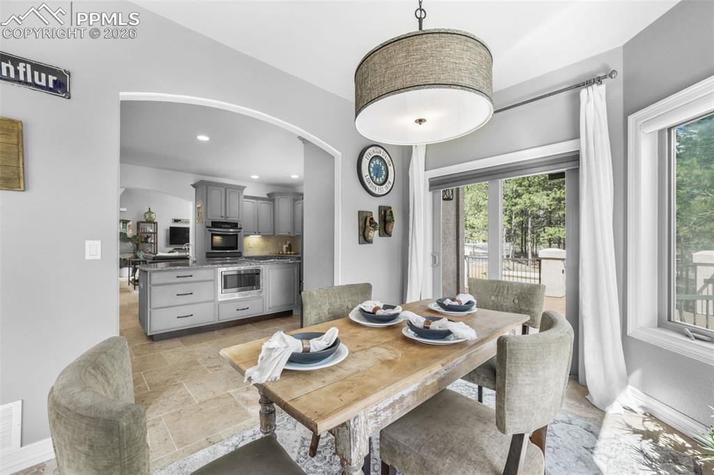 Image 12 of 50: Dining Area