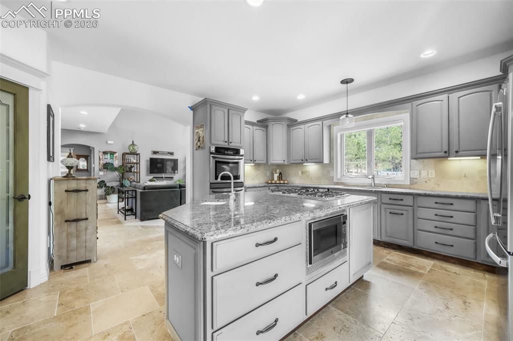Image 8 of 50: Kitchen