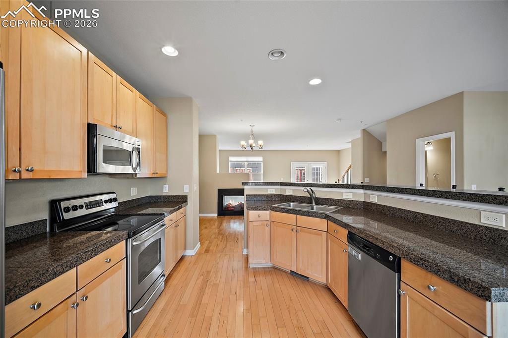 Image 13 of 49: Kitchen