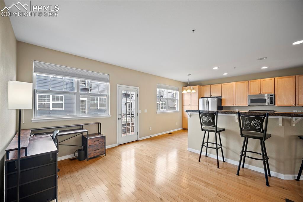 Image 15 of 49: Kitchen