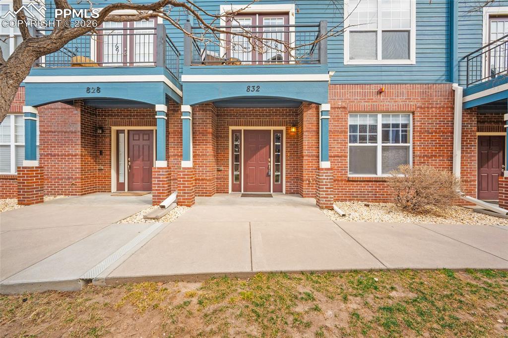 Image 5 of 49: Entry