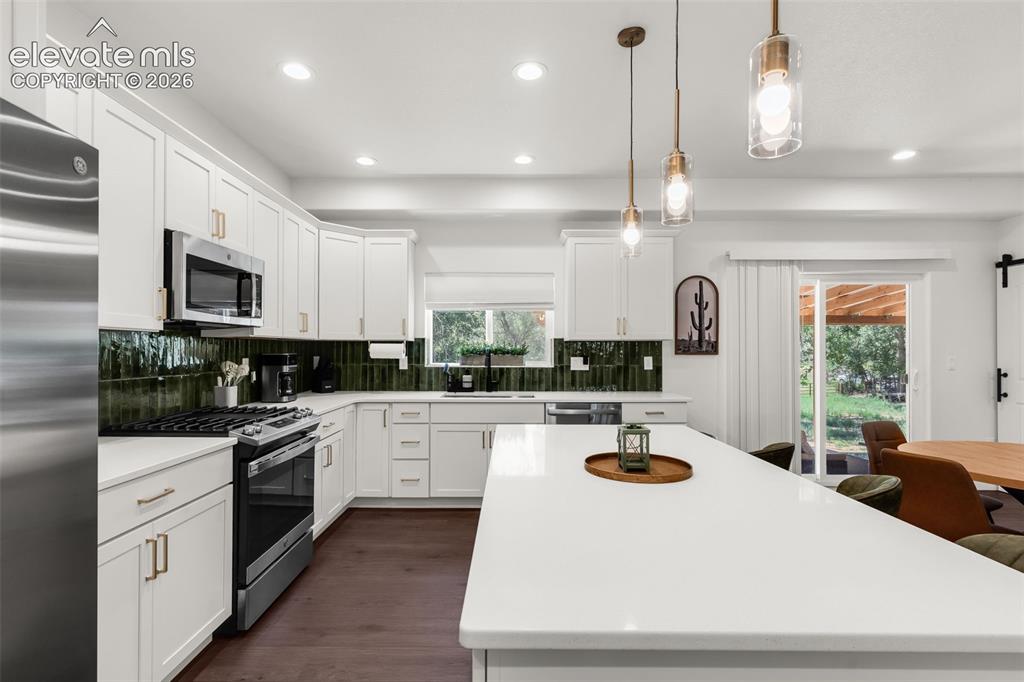 Image 14 of 48: Kitchen
