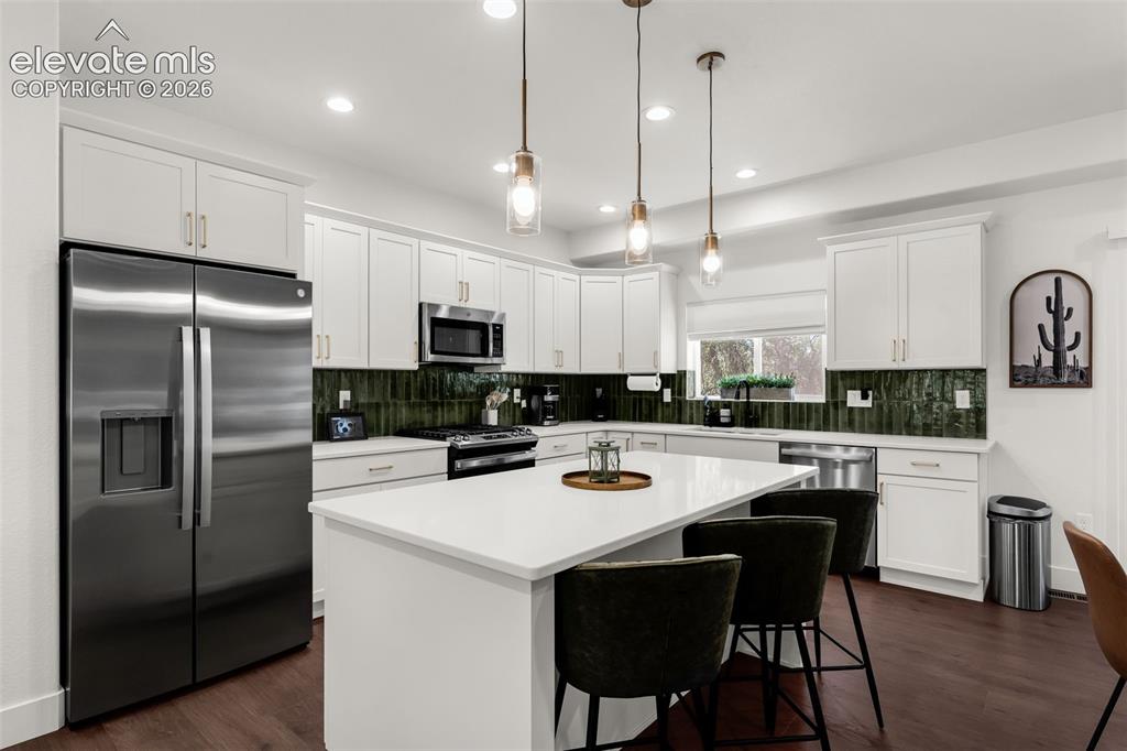 Image 15 of 48: Kitchen