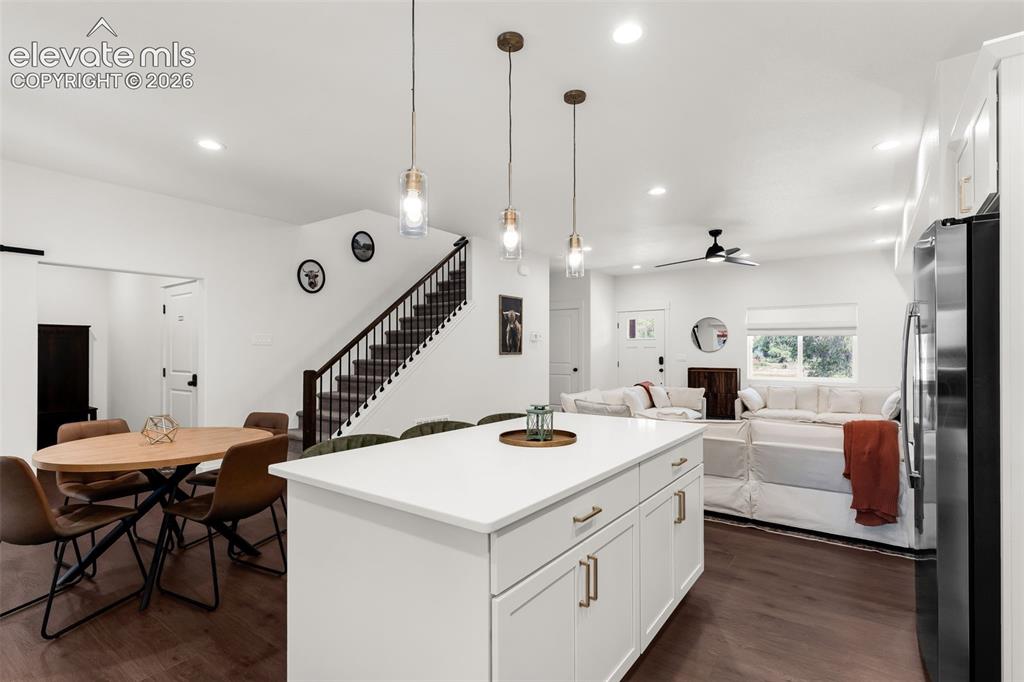 Image 19 of 48: Kitchen