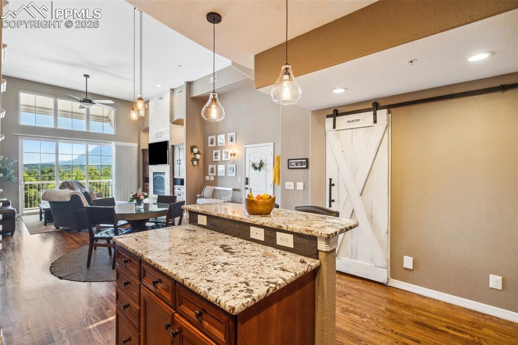 Image 16 of 49: Kitchen