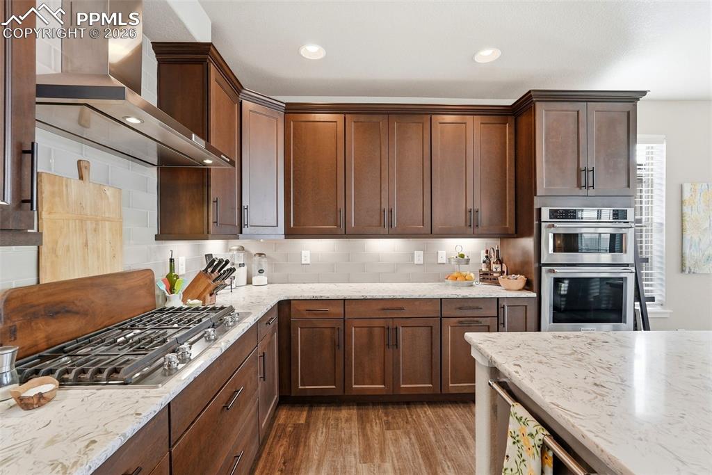 Image 11 of 50: Kitchen