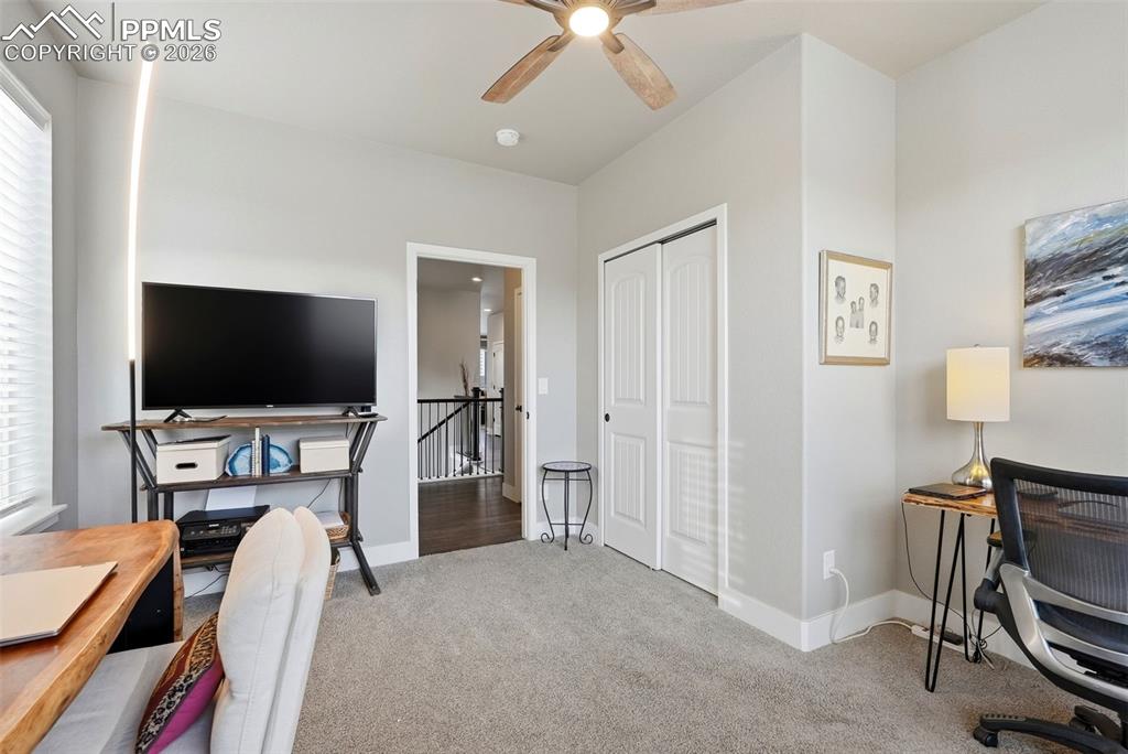 Image 14 of 50: Office