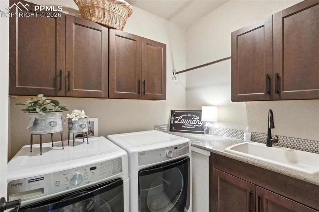 Image 16 of 50: Laundry