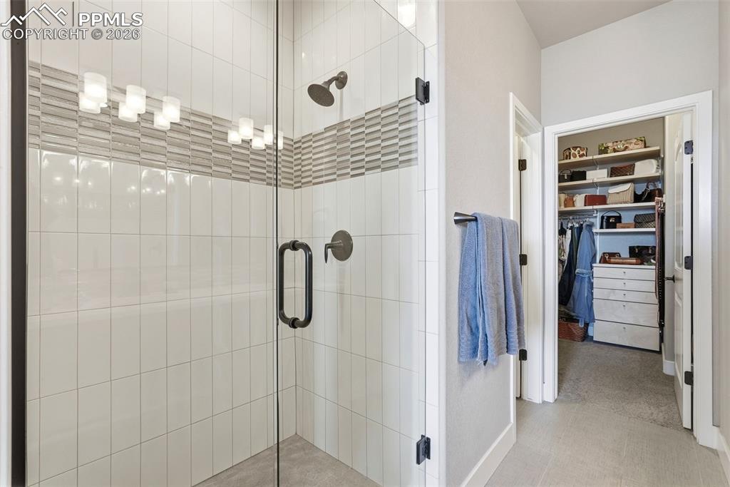 Image 20 of 50: Bathroom