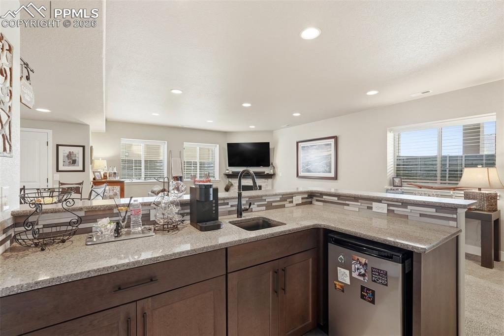 Image 25 of 50: Kitchen