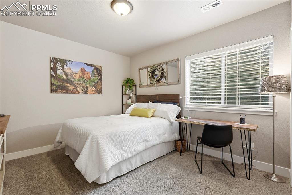 Image 29 of 50: Bedroom