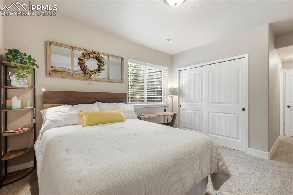 Image 30 of 50: Bedroom