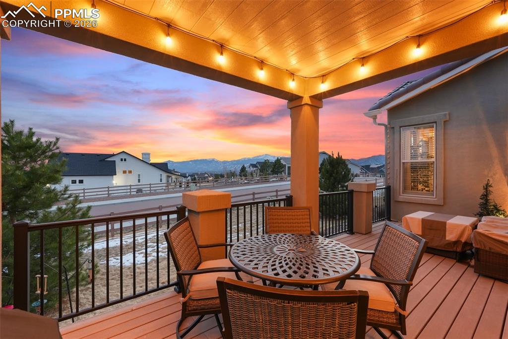 Image 38 of 50: Deck