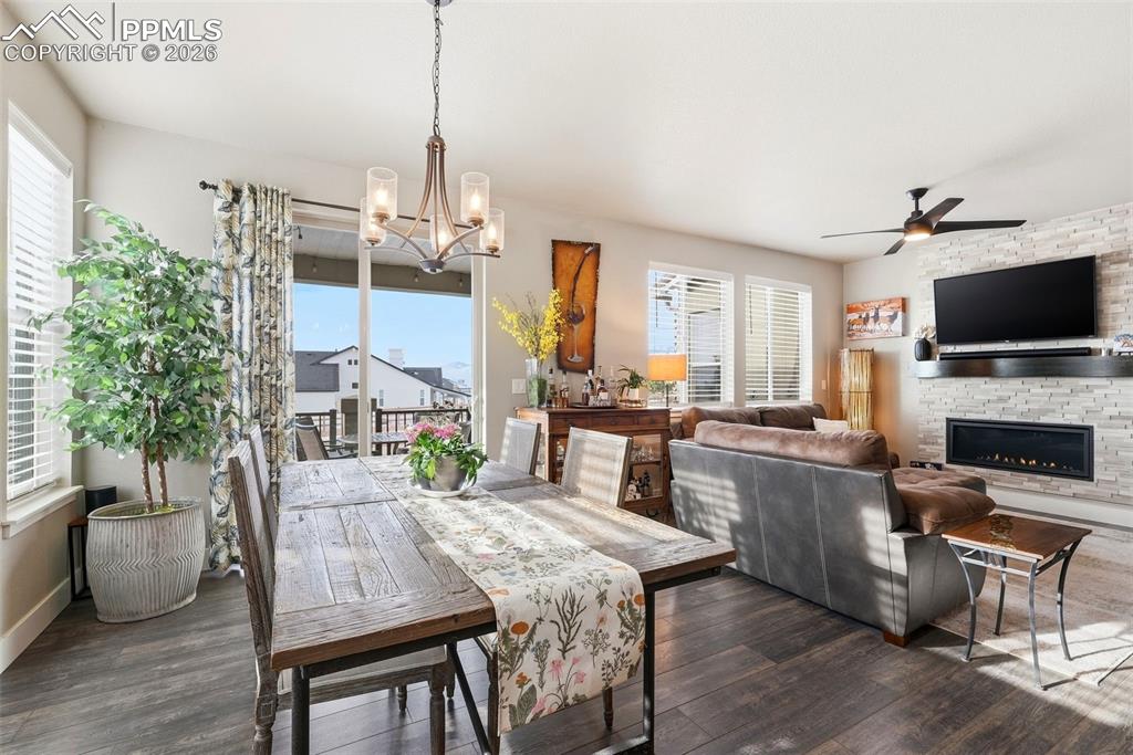 Image 7 of 50: Dining Area