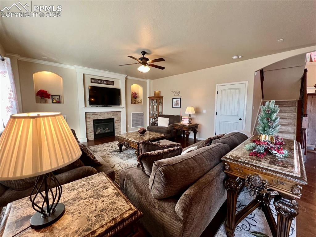 Image 12 of 37: Living Room