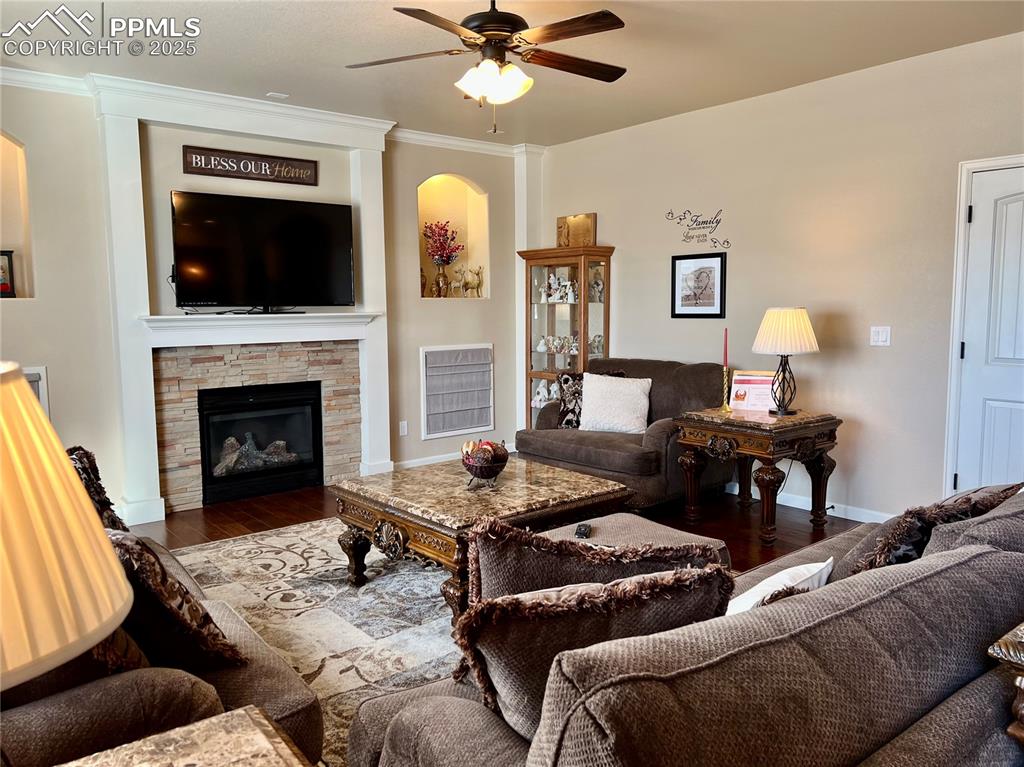 Image 13 of 37: Living Room