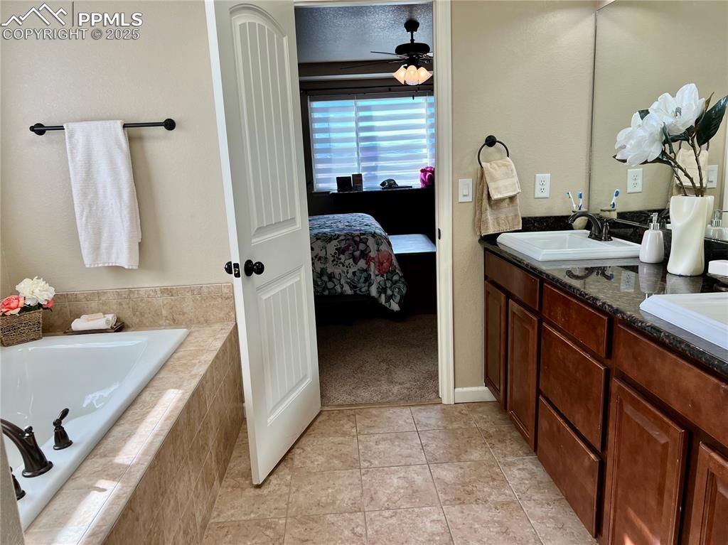 Image 24 of 37: Bathroom