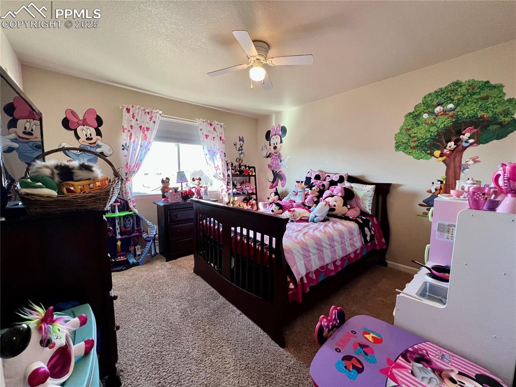 Image 26 of 37: Bedroom