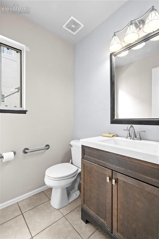 Image 19 of 37: Bathroom