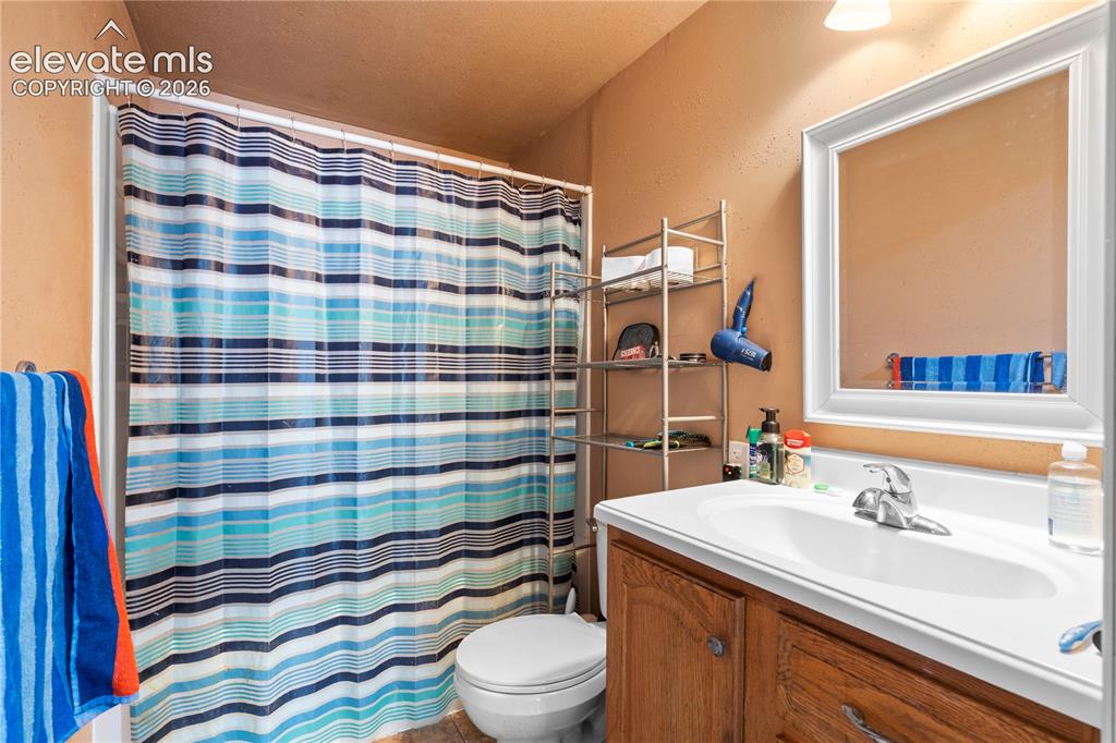 Image 33 of 37: Bathroom