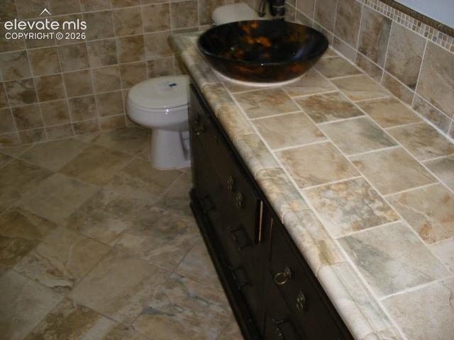 Image 10 of 37: Bathroom