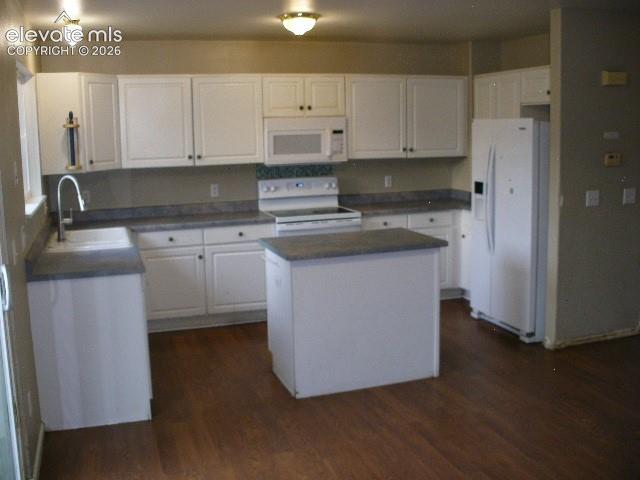 Image 15 of 37: Kitchen