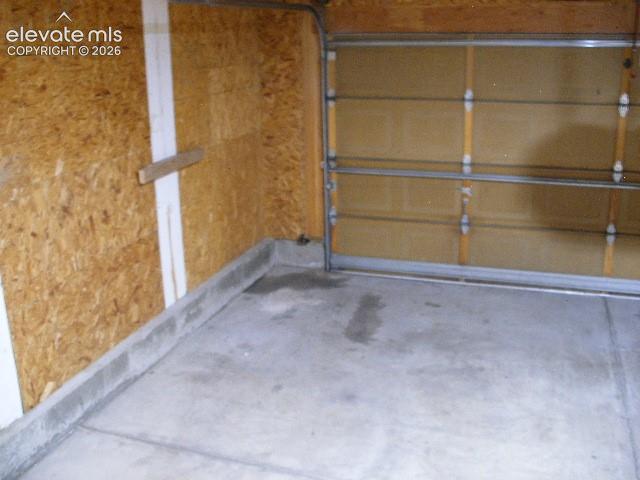 Image 36 of 37: Garage