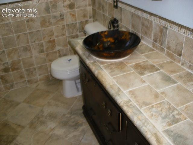 Image 7 of 37: Bathroom