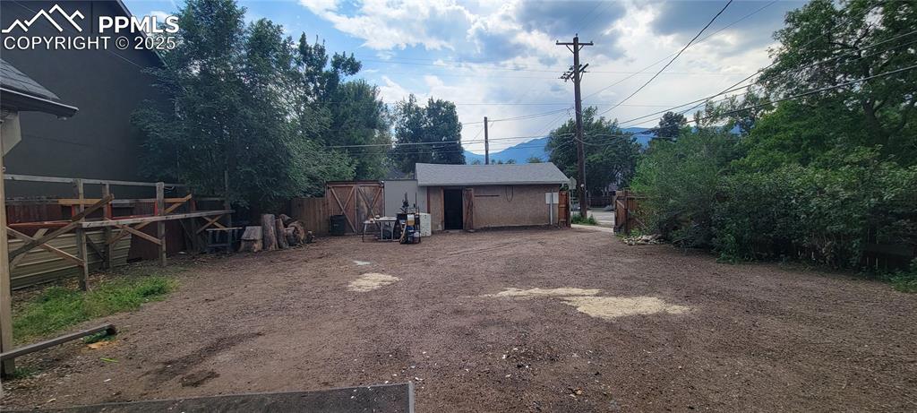 Image 26 of 29: Yard