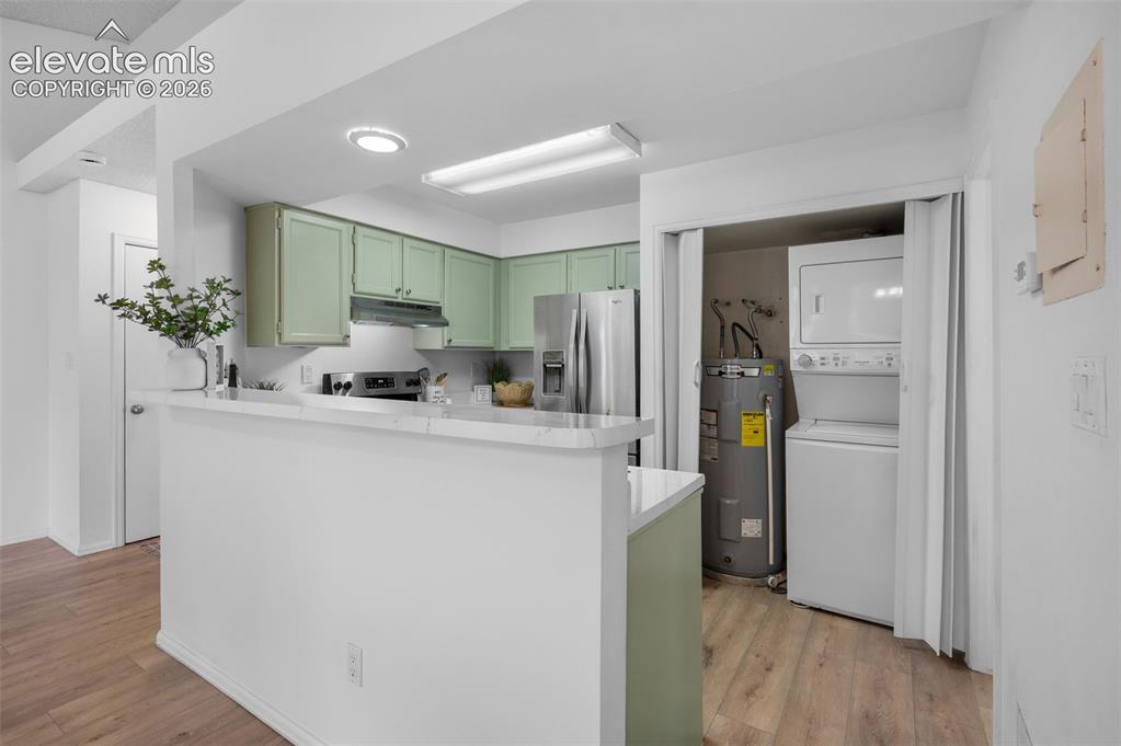 Image 15 of 35: Kitchen