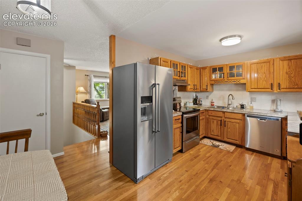 Image 11 of 50: Kitchen