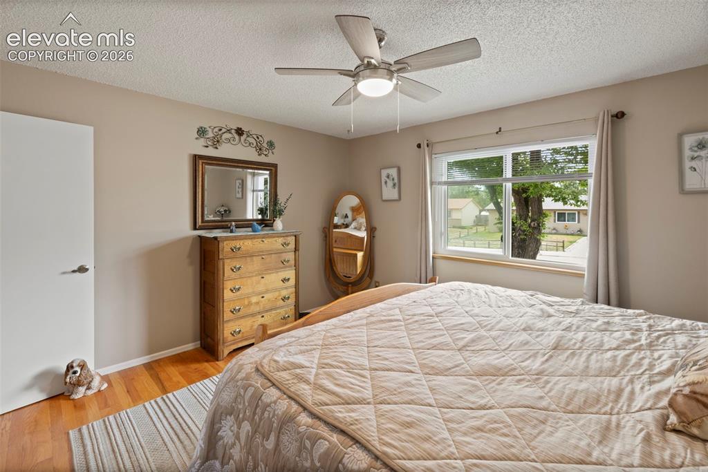 Image 18 of 50: Bedroom