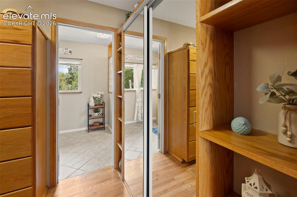Image 19 of 50: Closet