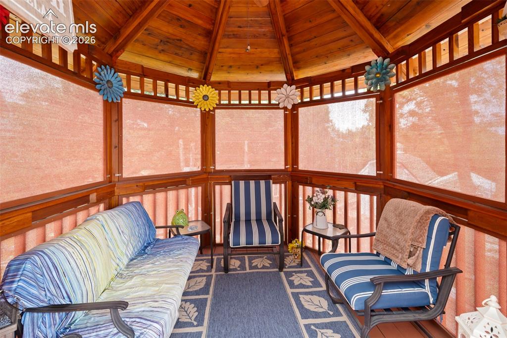 Image 41 of 50: Sun Room