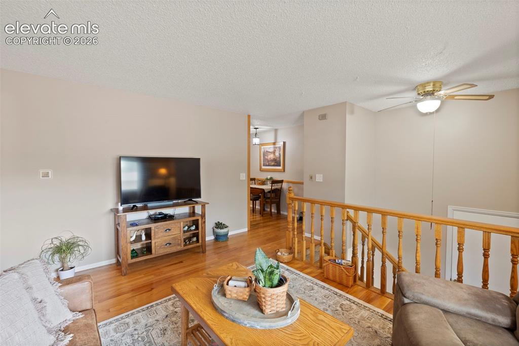 Image 8 of 50: Living Room