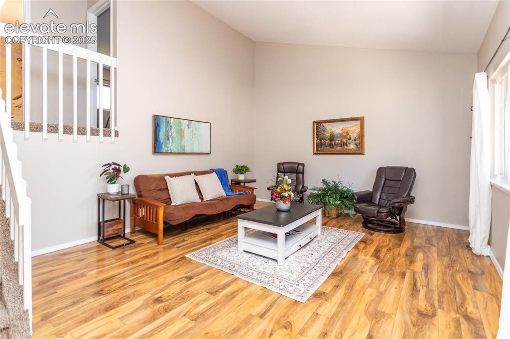 Image 4 of 40: Living room