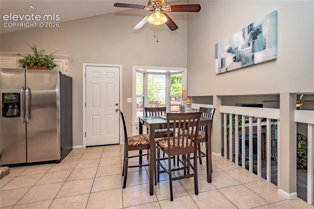 Image 7 of 40: Dining room.