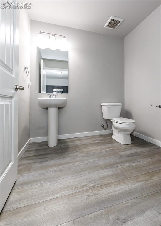 Image 13 of 26: Bathroom