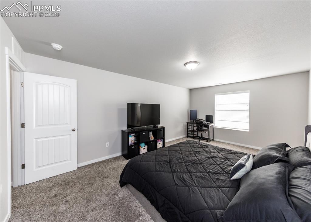 Image 16 of 26: Bedroom