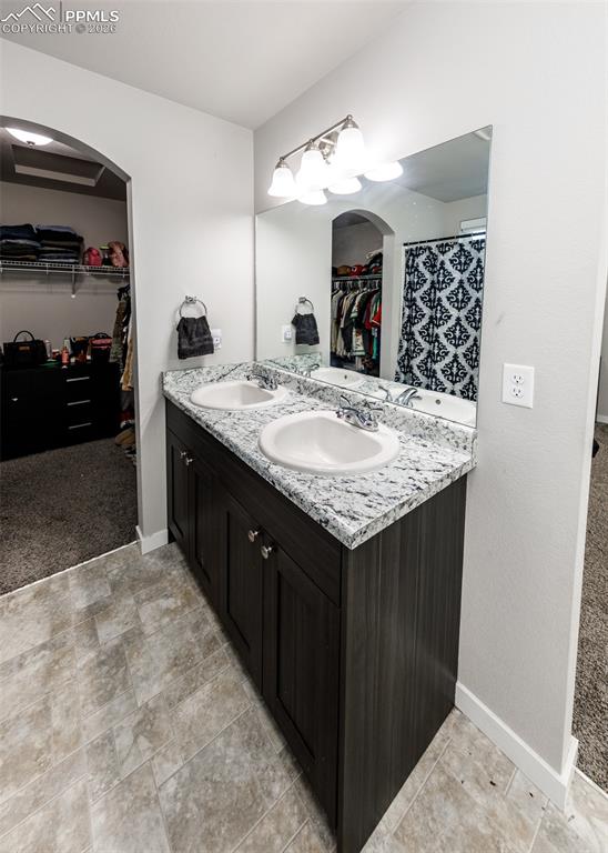 Image 19 of 26: Bathroom