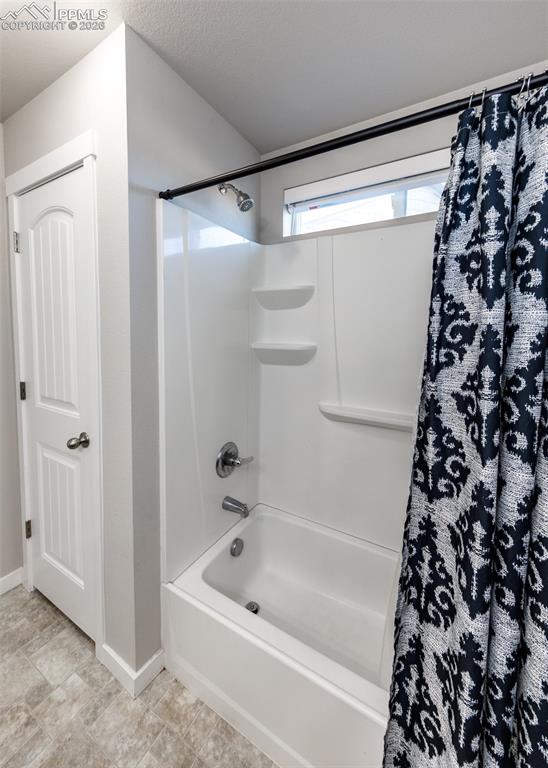 Image 20 of 26: Bathroom