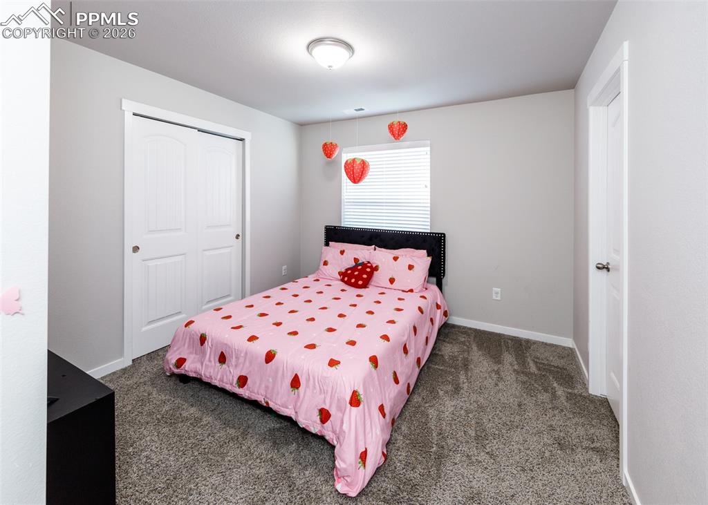 Image 21 of 26: Bedroom