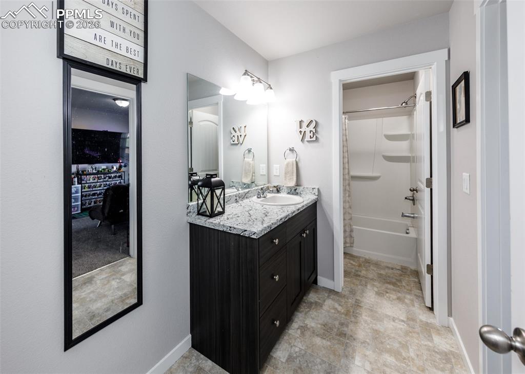 Image 23 of 26: Bathroom