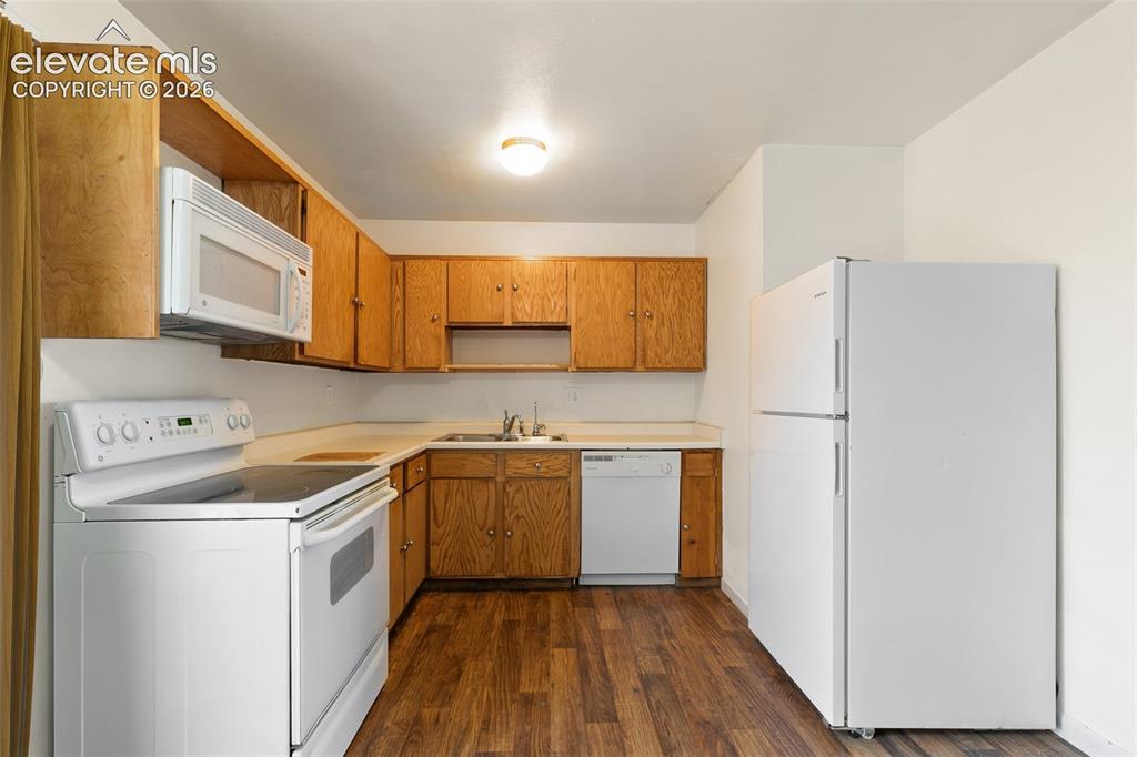 Image 12 of 29: Kitchen