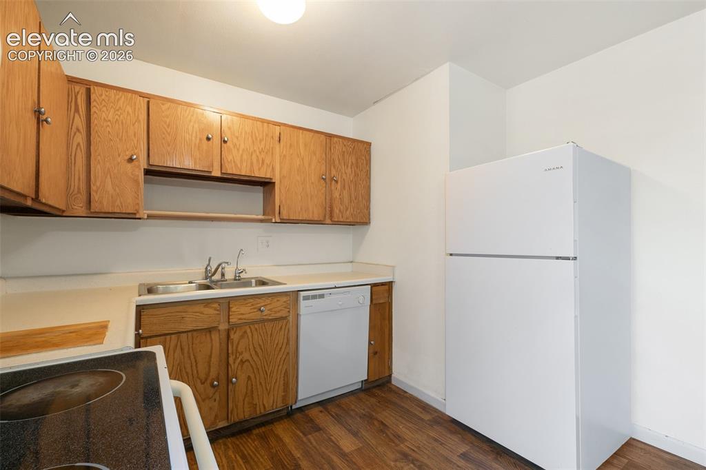 Image 13 of 29: Kitchen