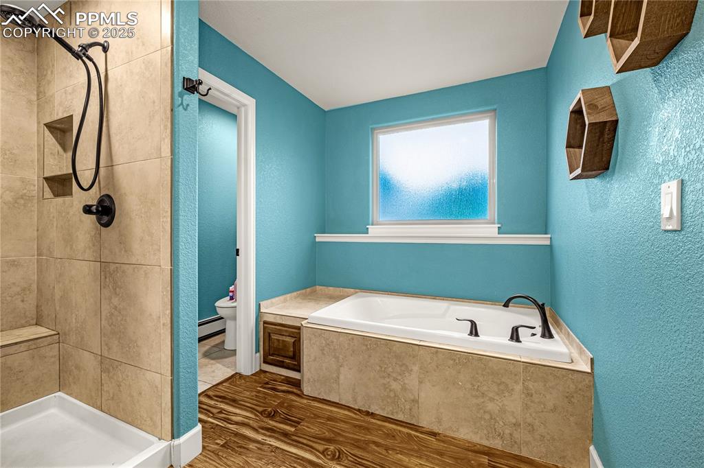 Image 25 of 35: Bathroom