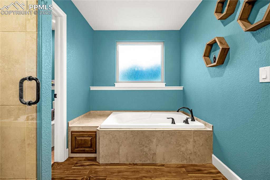 Image 26 of 35: Bathroom