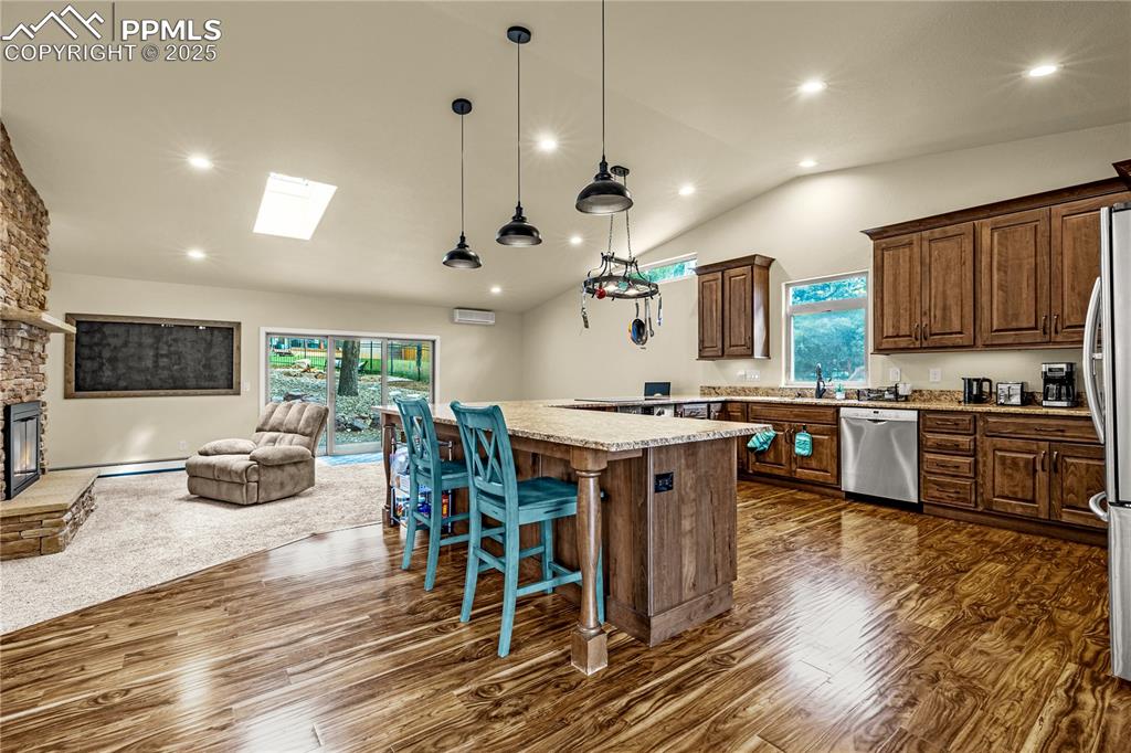 Image 28 of 35: Kitchen